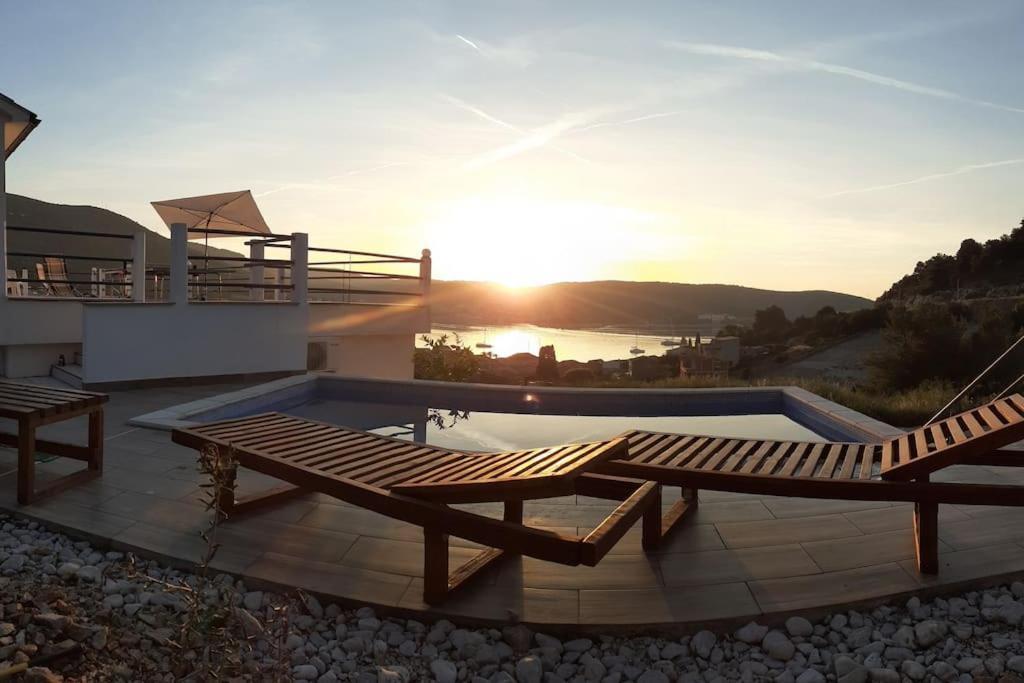 Vis - Luxury Holiday Villa With Swimming Pool Exterior photo